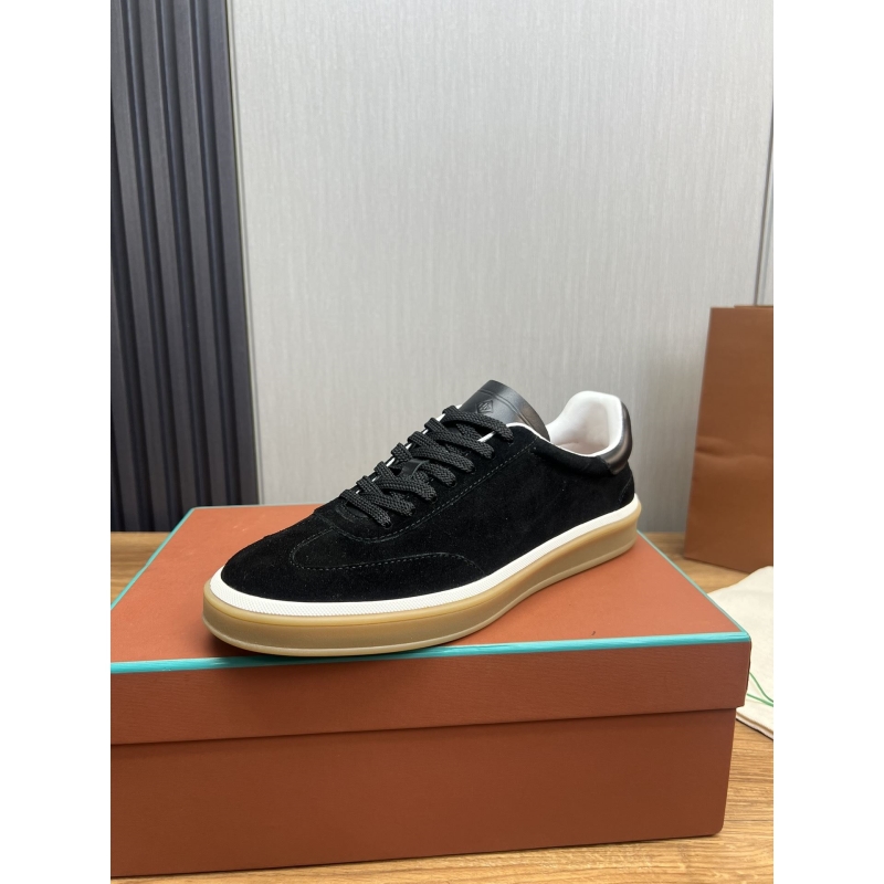Pra*a casual shoes